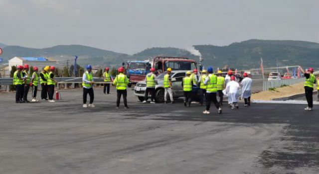 濟濰高速四標段開展道路交通事故應急救援演練